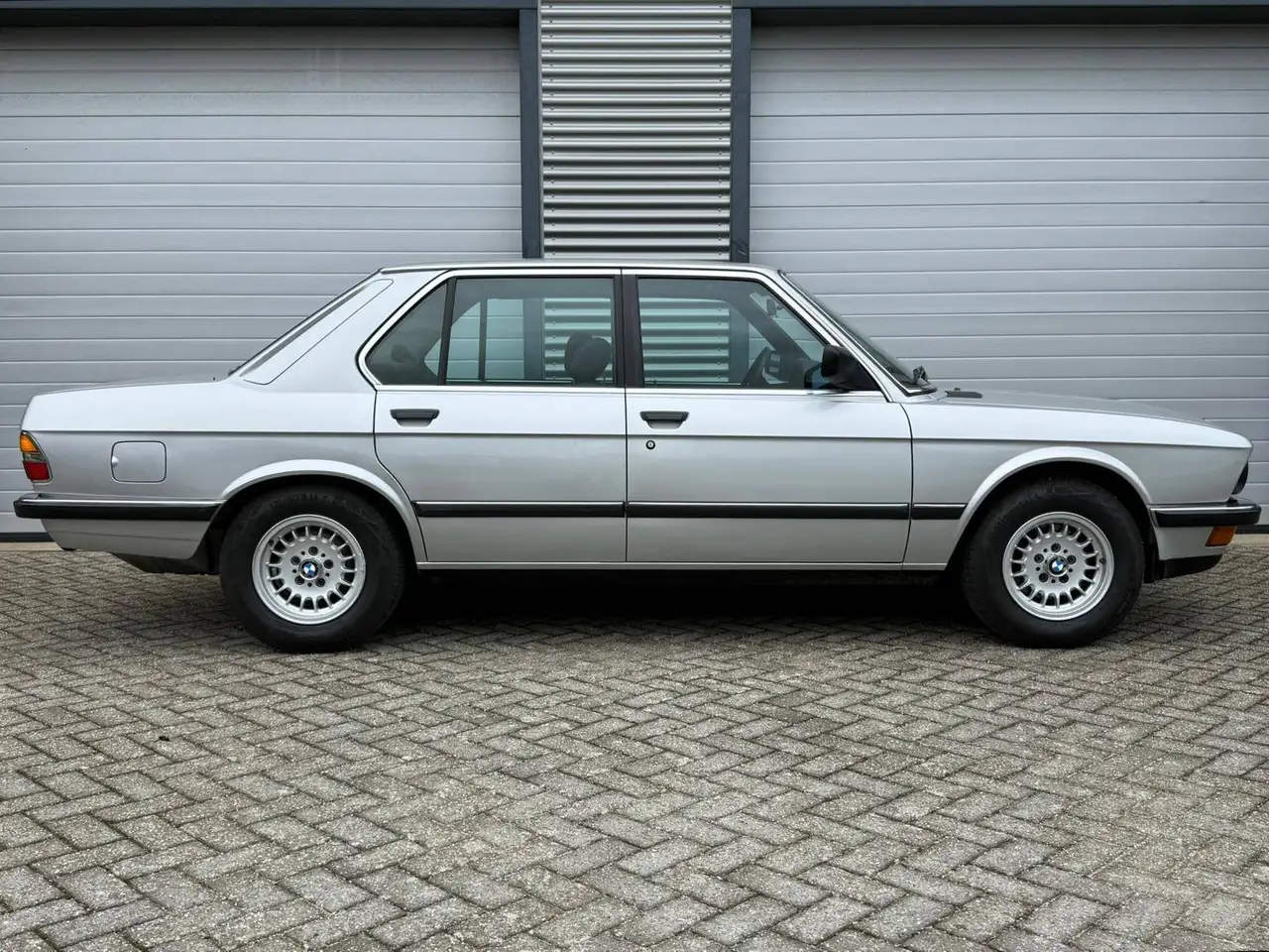 BMW 520i, foto 9