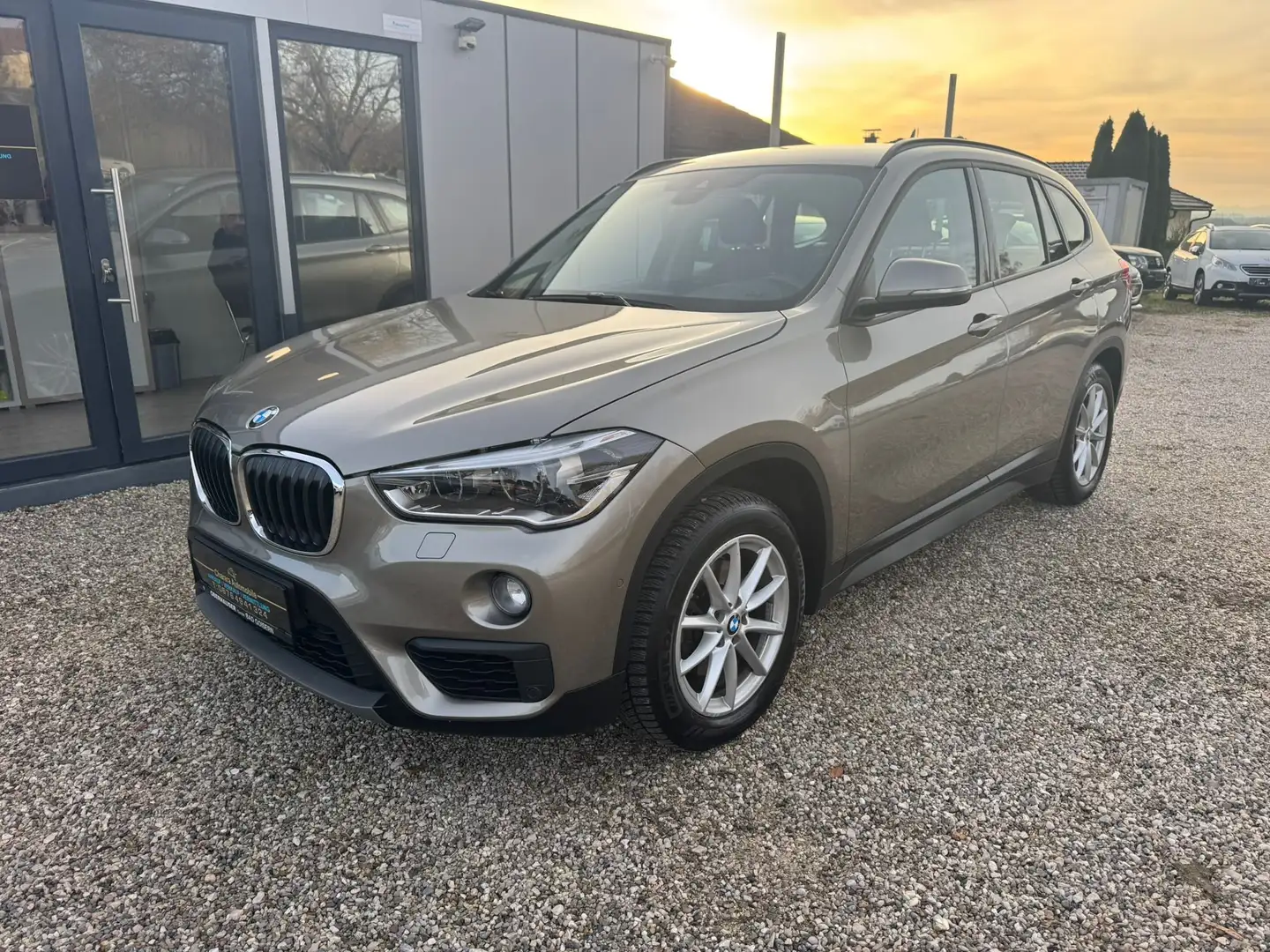 BMW X1 xDrive 18 d Advantage (AHK KAMERA AUT.) Grau - 1