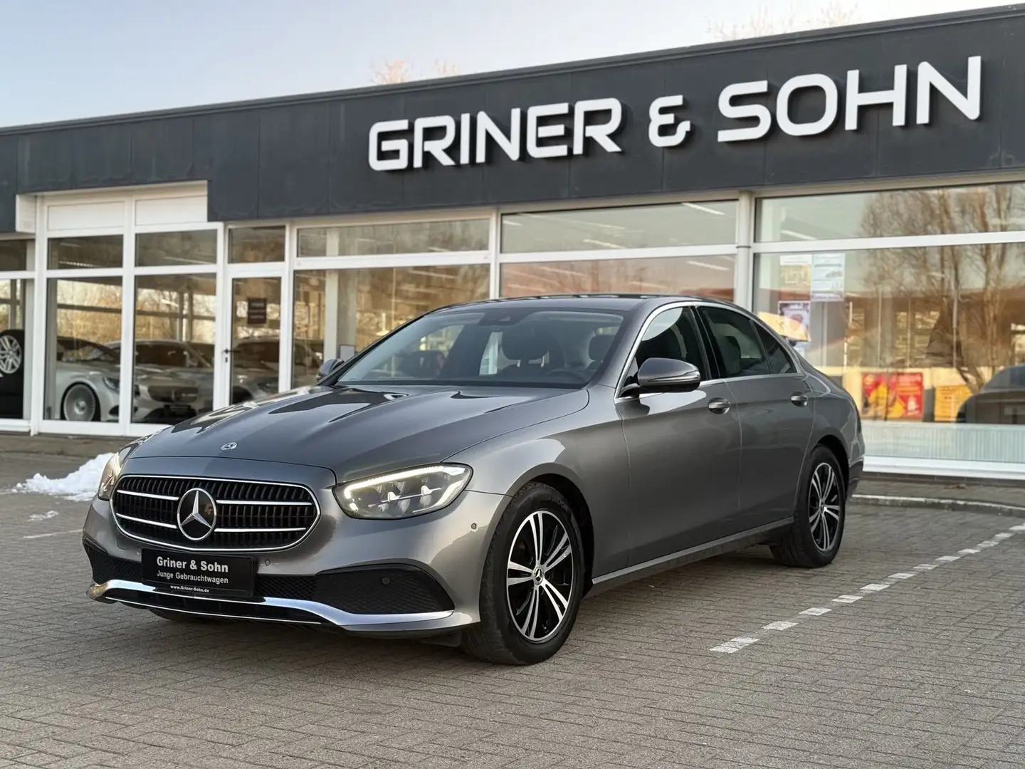Mercedes-Benz E 220 d.Lim.Avantgarde,Widesscreen,T-Winkel.3,99 Grau - 1