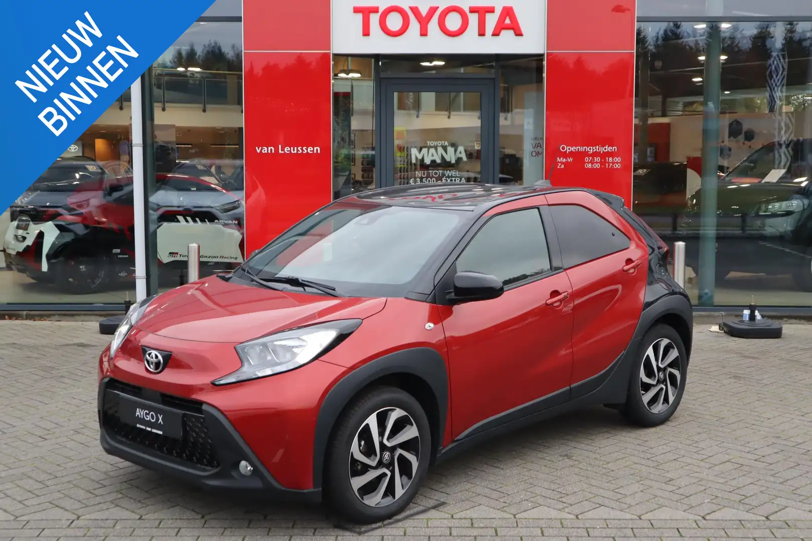 Toyota Aygo X ENVY 5-DEURS CLIMA KEYLESS PARK-SENSOREN PRIVACY-G Rood - 1
