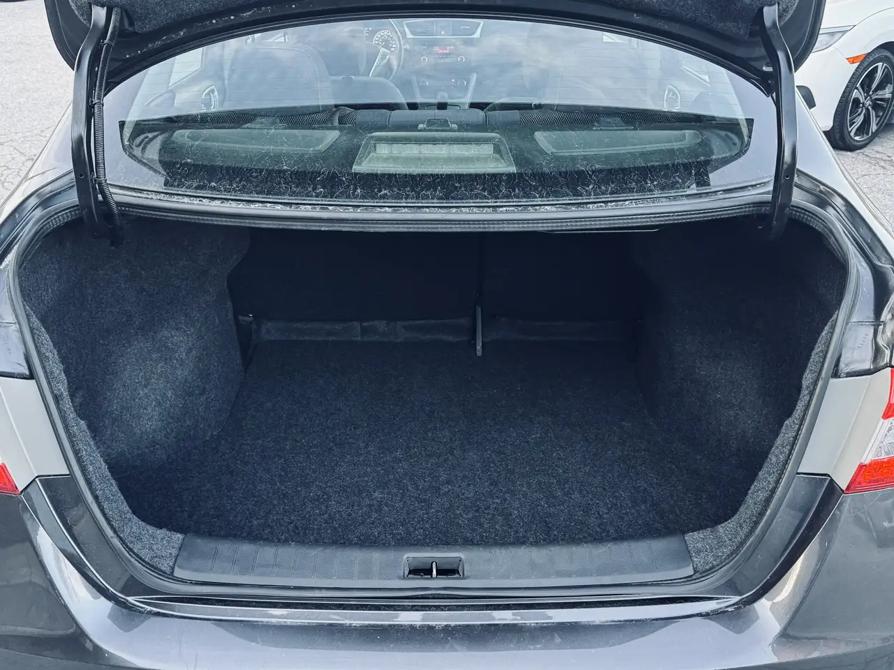 Nissan Sentra снимка Nissan Sentra