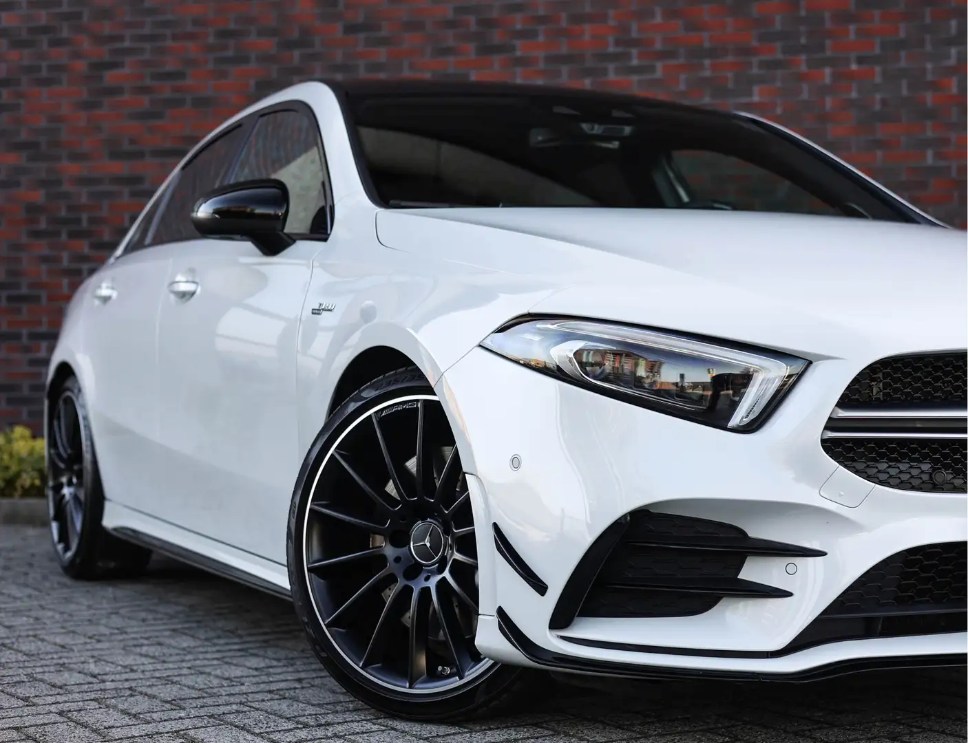Mercedes-Benz A 35 AMG 4MATIC *Direct leverbaar*Carbon stuur*Schaalstoel* Bílá - 2