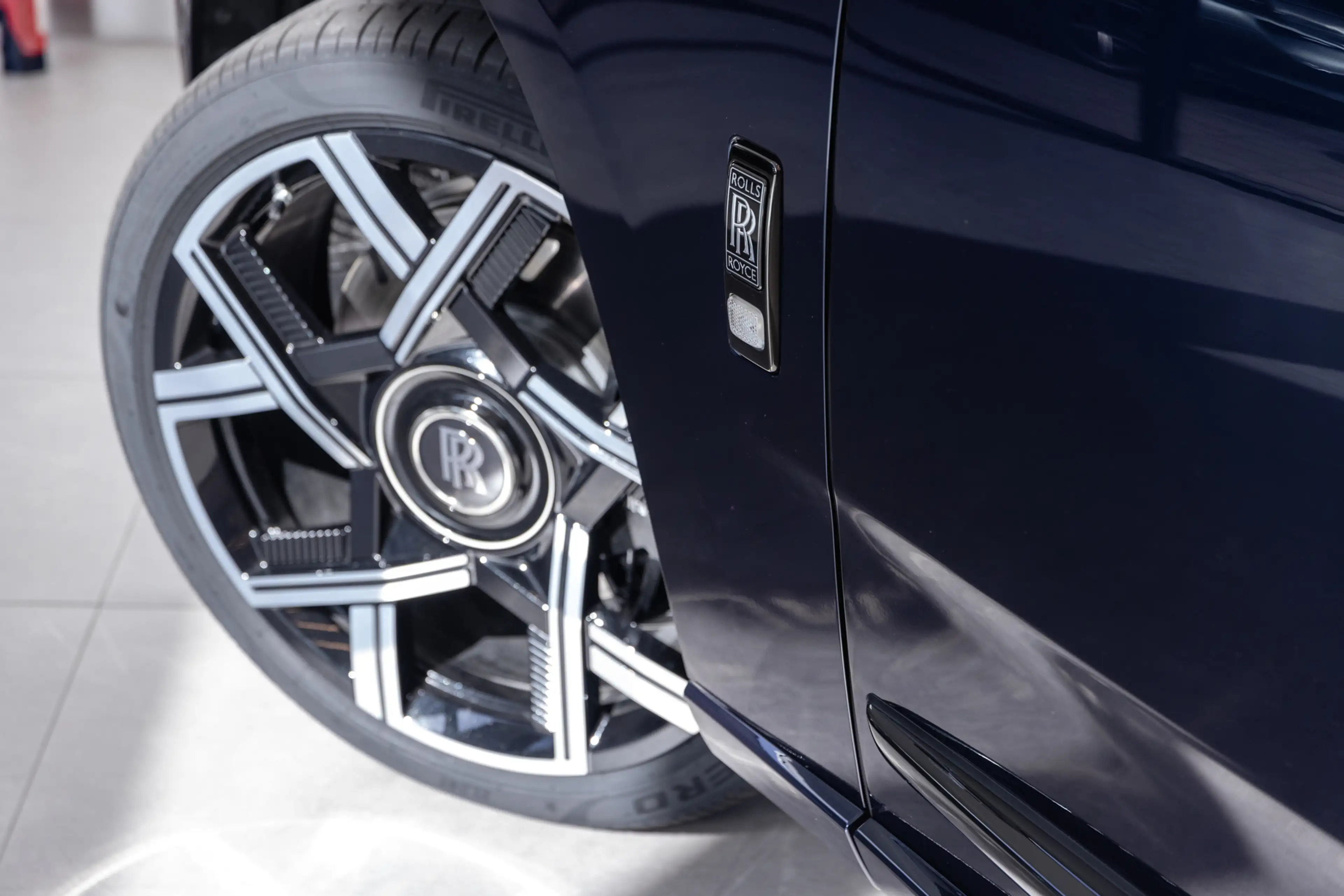 Rolls-Royce Cullinan Black Badge — photo 13