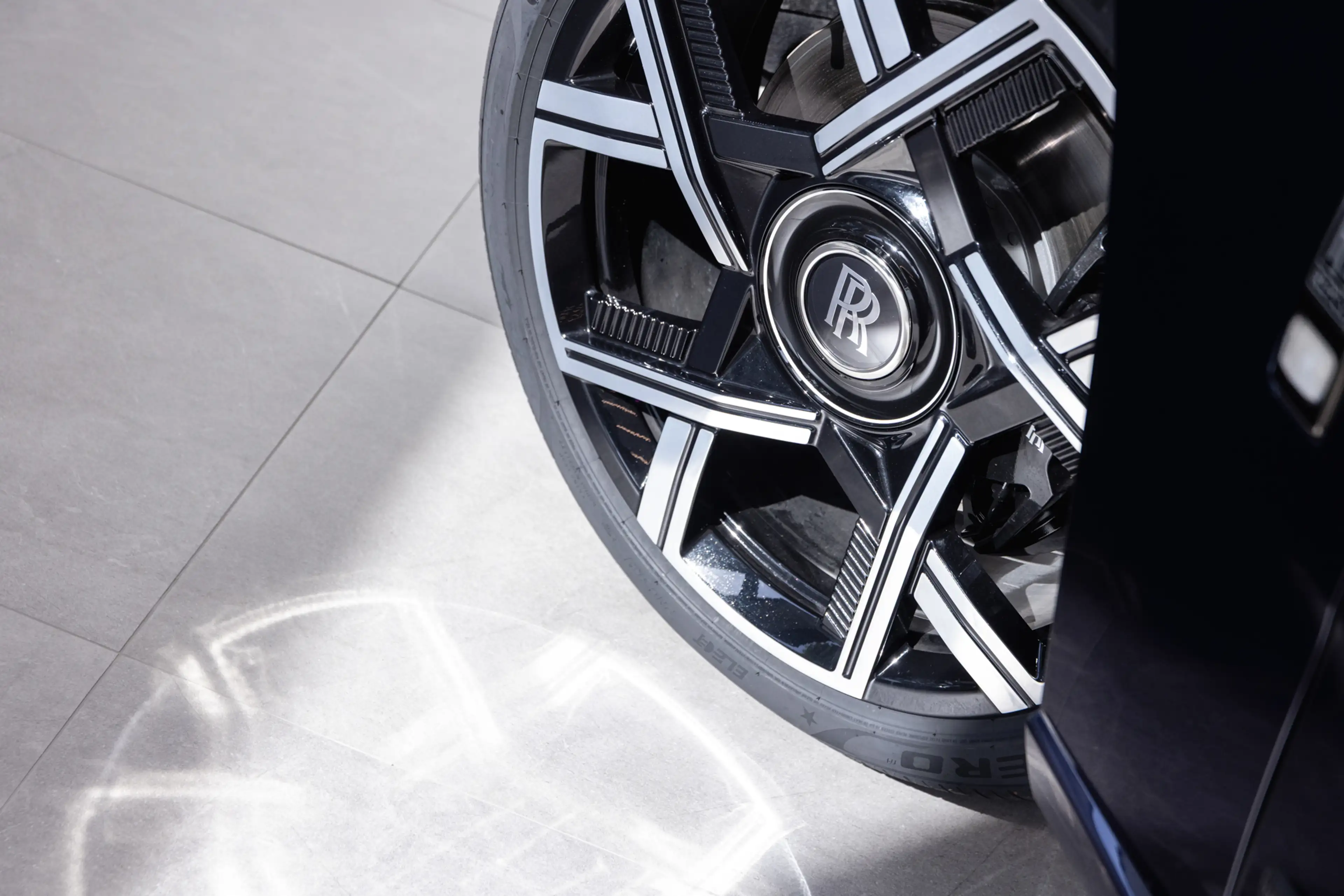 Rolls-Royce Cullinan Black Badge — photo 14