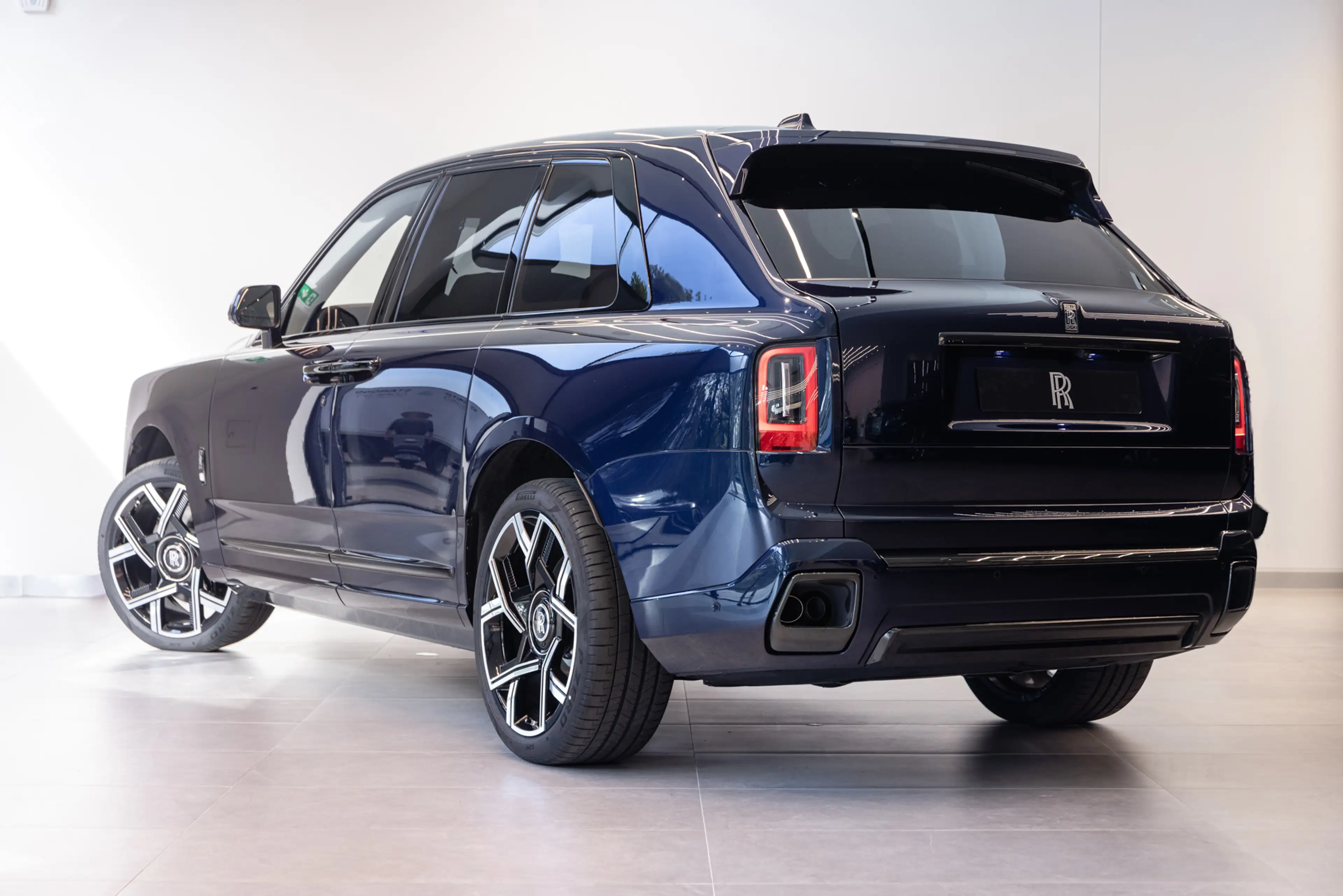 Rolls-Royce Cullinan Black Badge — photo 10