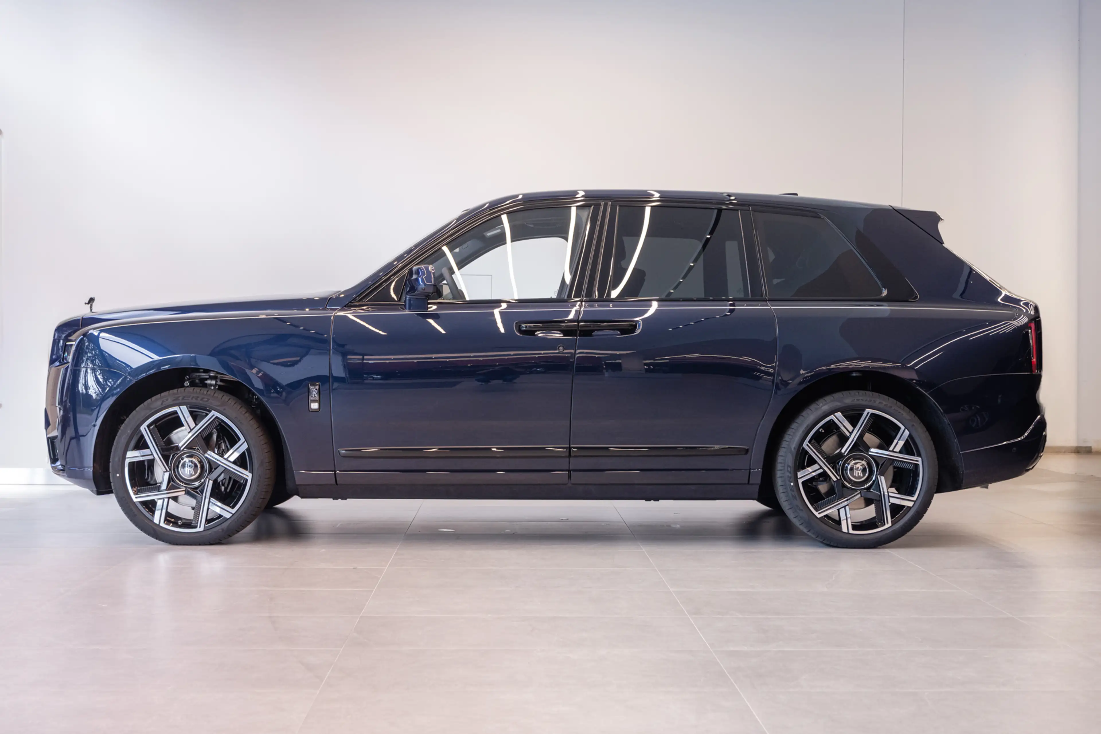 Rolls-Royce Cullinan Black Badge — photo 7
