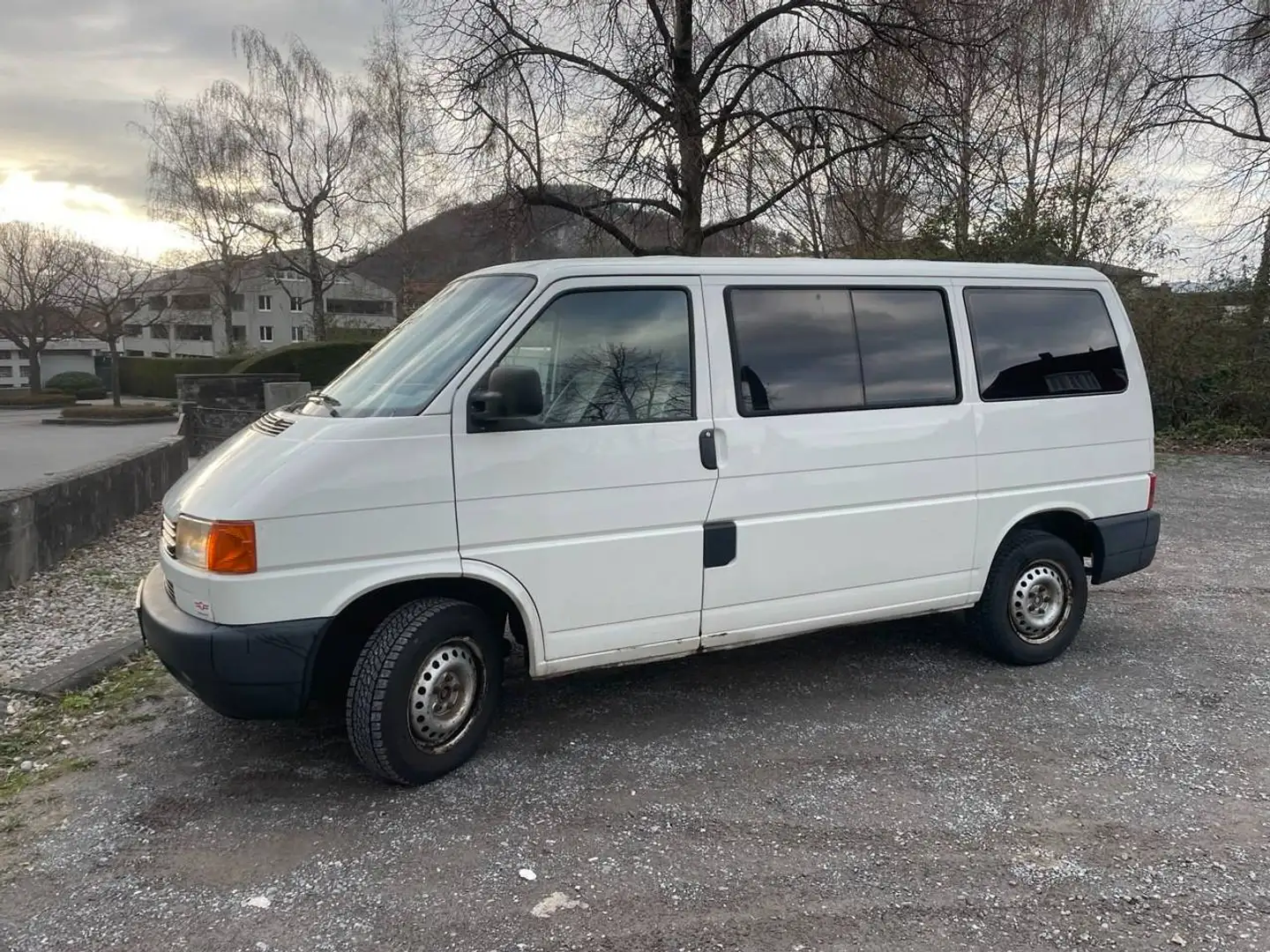 Volkswagen T4 Caravelle Caravelle 3-3-3 2,5 TDI Weiß - 2