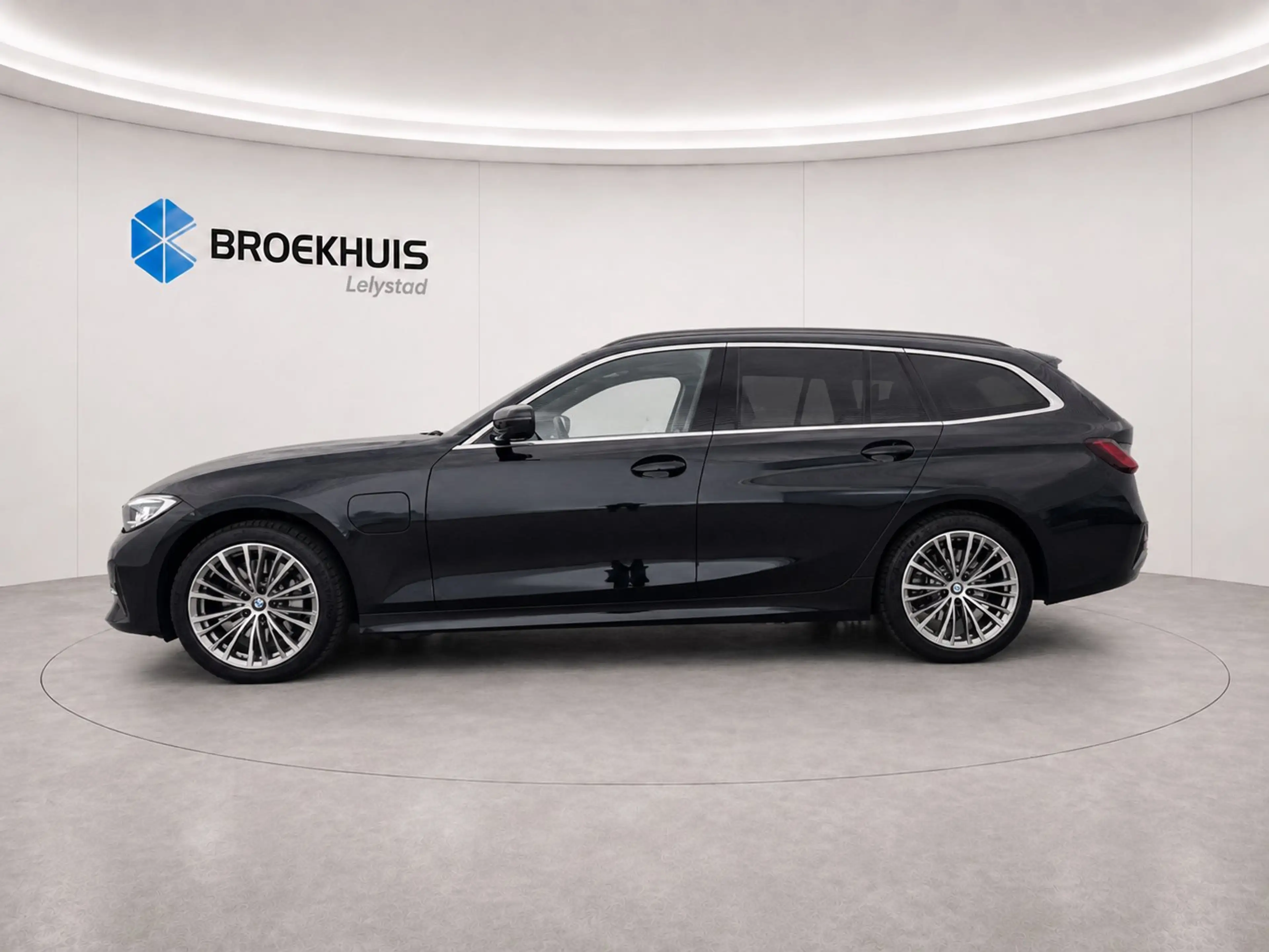 BMW 330 3-serie Touring 330E XDRIVE 292PK HIGH EXECUTIVE A — photo 3