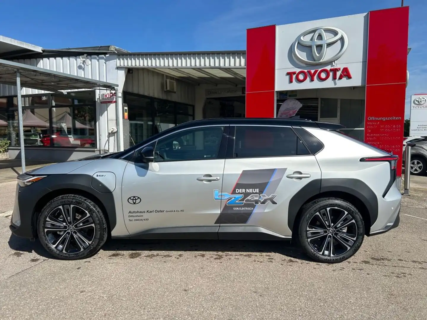 Toyota bZ4X Lounge Серебристый - 2