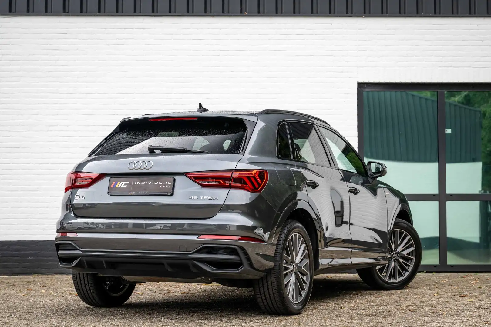 Audi Q3 45 TFSI e S-Line ACC Panorama Keyless Black Optic Grijs - 2