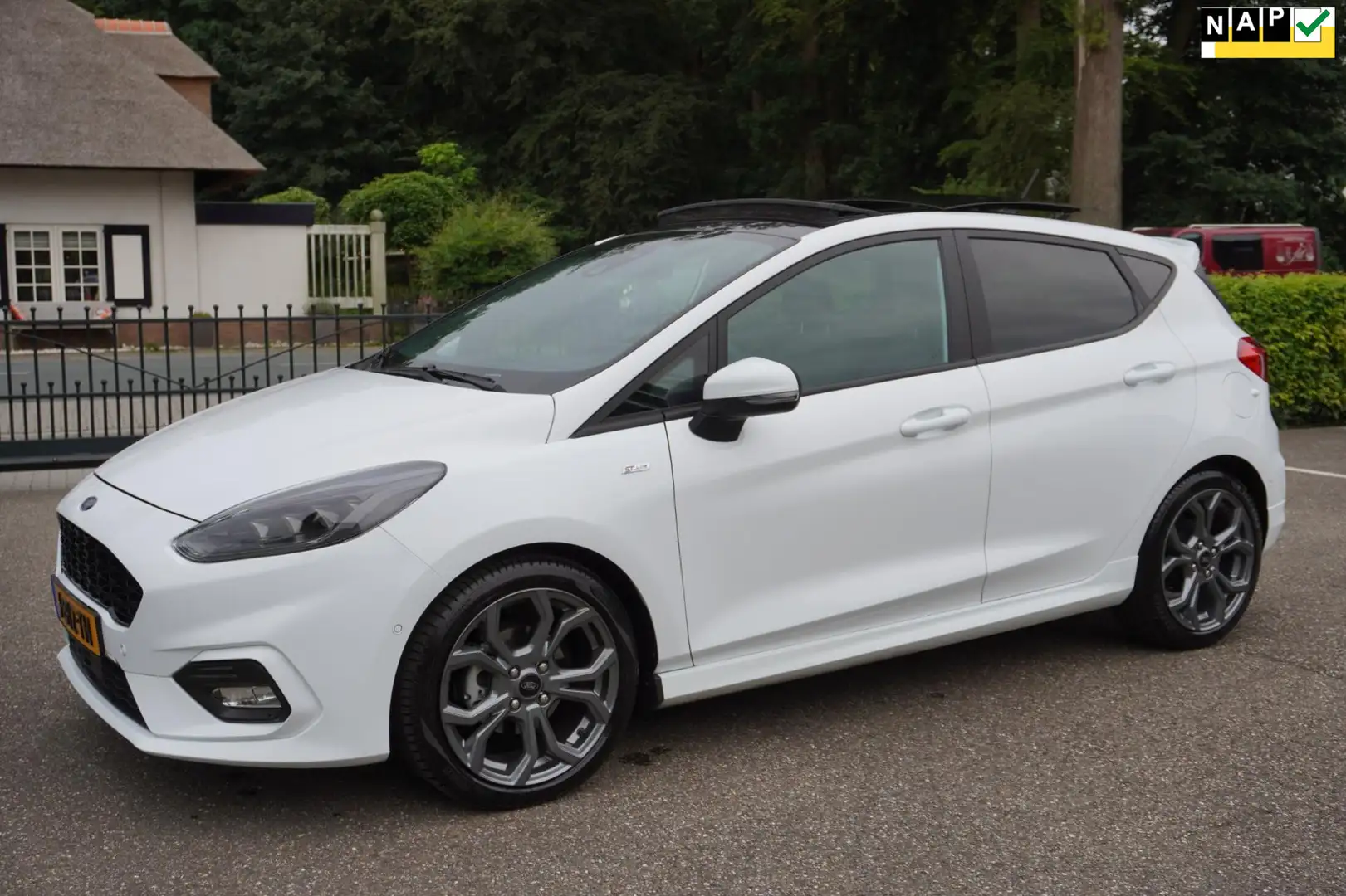 Ford Fiesta 1.0 EcoBoost ST-Line 125 Pk Automaat Panorama dak Wit - 1