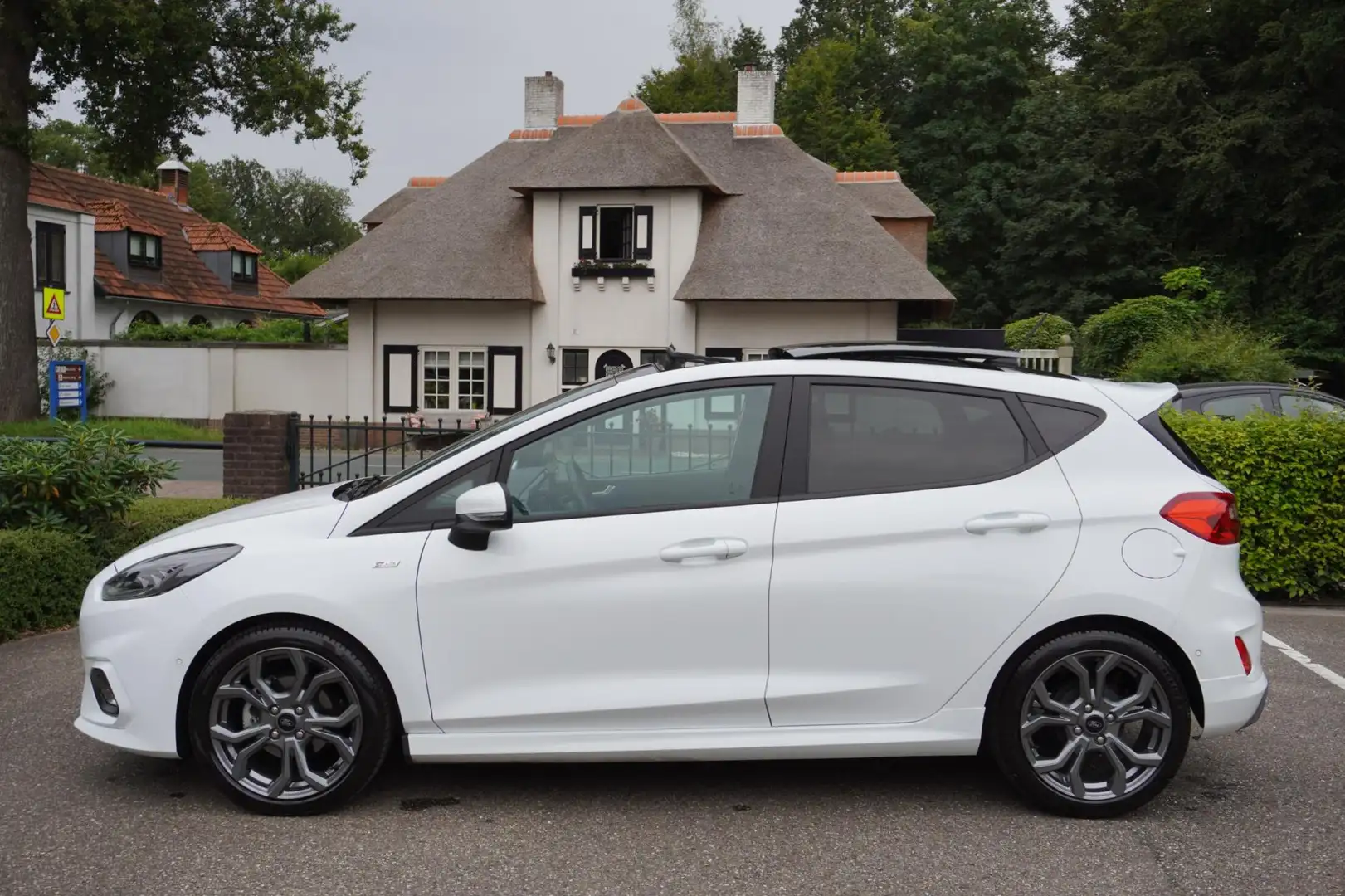 Ford Fiesta 1.0 EcoBoost ST-Line 125 Pk Automaat Panorama dak Wit - 2
