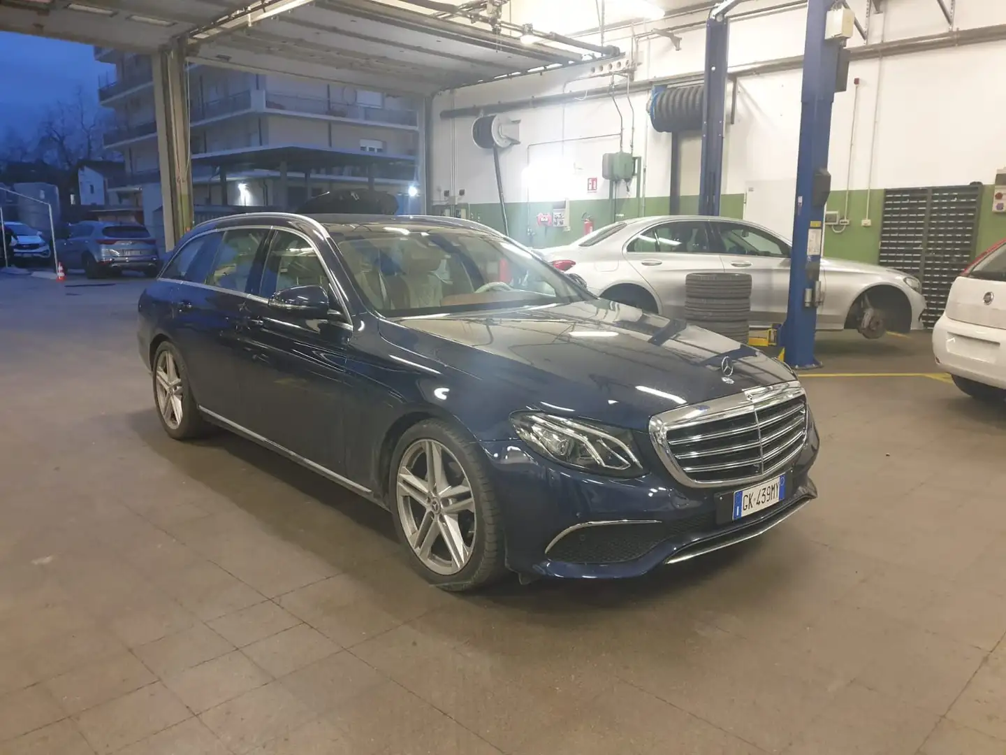 Mercedes-Benz 220 Premium plus - 1