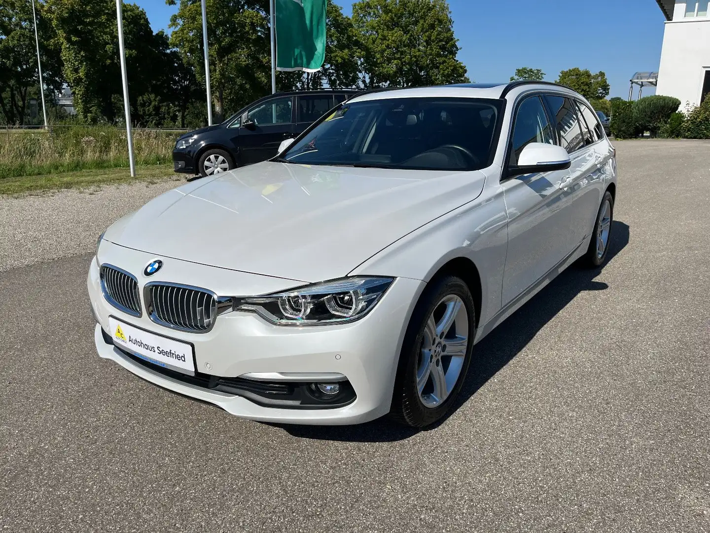 BMW 320 d xDrive Luxury Line Leder AHK LED P.-Dach Weiß - 1