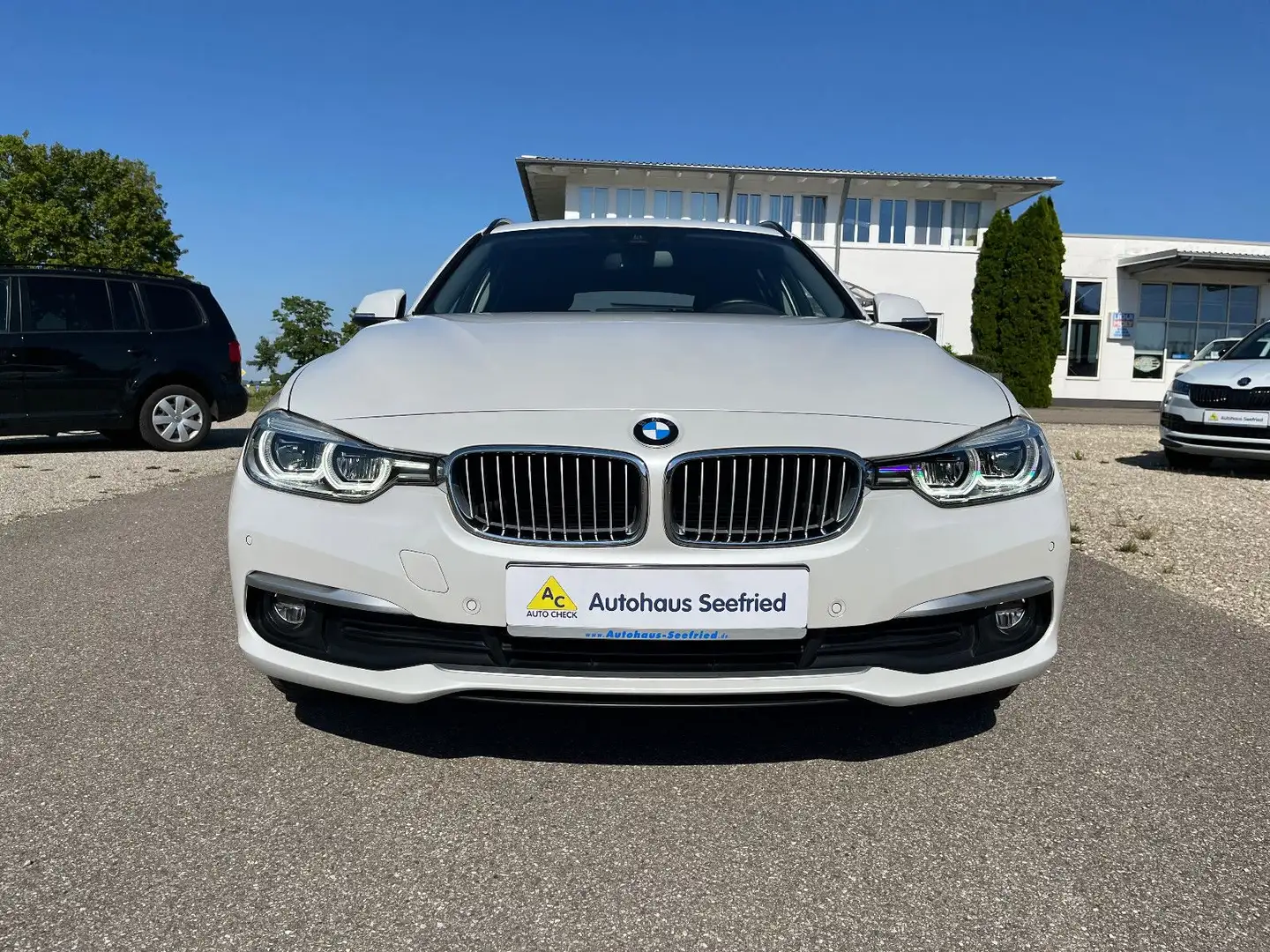 BMW 320 d xDrive Luxury Line Leder AHK LED P.-Dach Weiß - 2
