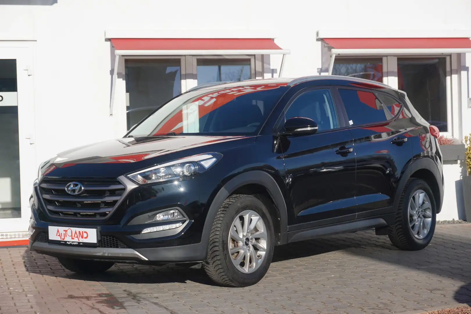 Hyundai TUCSON 1.6 Navi Kamera Tempomat DAB Sitzheizung Schwarz - 2