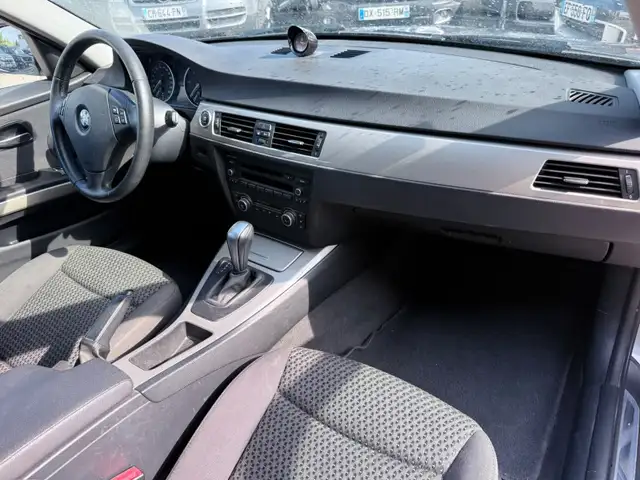 BMW 3 Series view 14