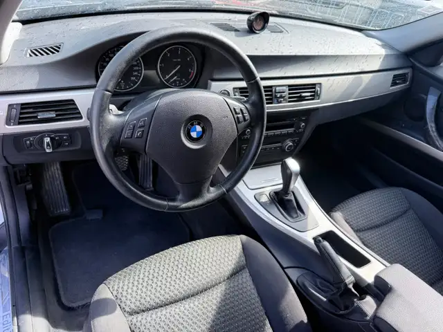BMW 3 Series view 8