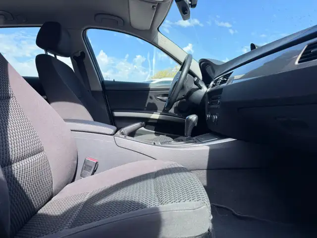 BMW 3 Series view 13