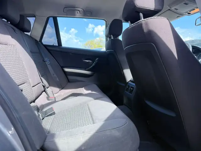 BMW 3 Series view 12