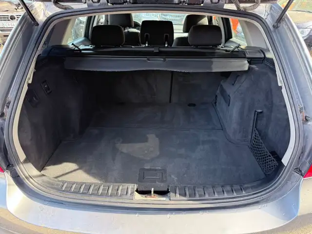 BMW 3 Series view 11