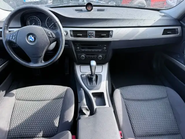 BMW 3 Series view 7