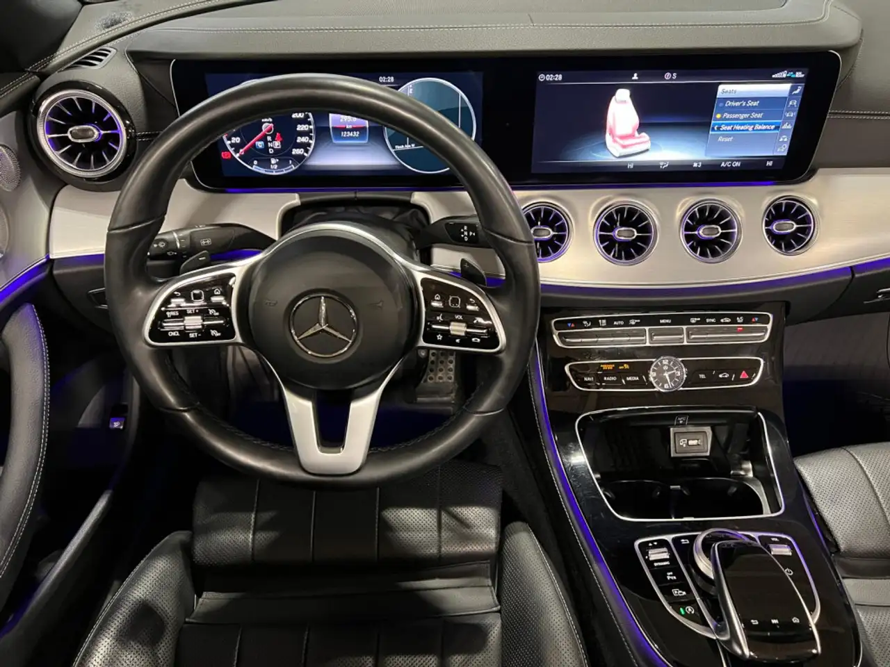 Mercedes-Benz E-Class снимка Mercedes-Benz E-Class