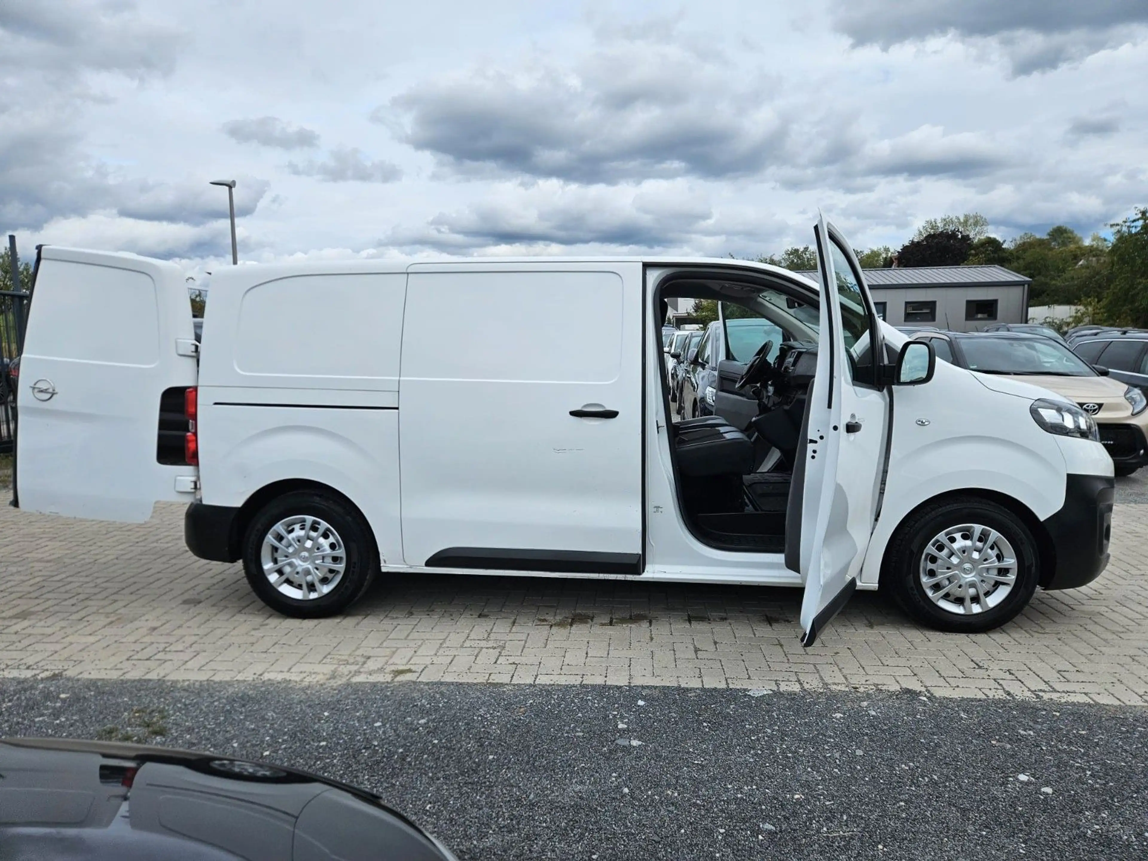 Opel Vivaro Kasten Edition M — photo 15