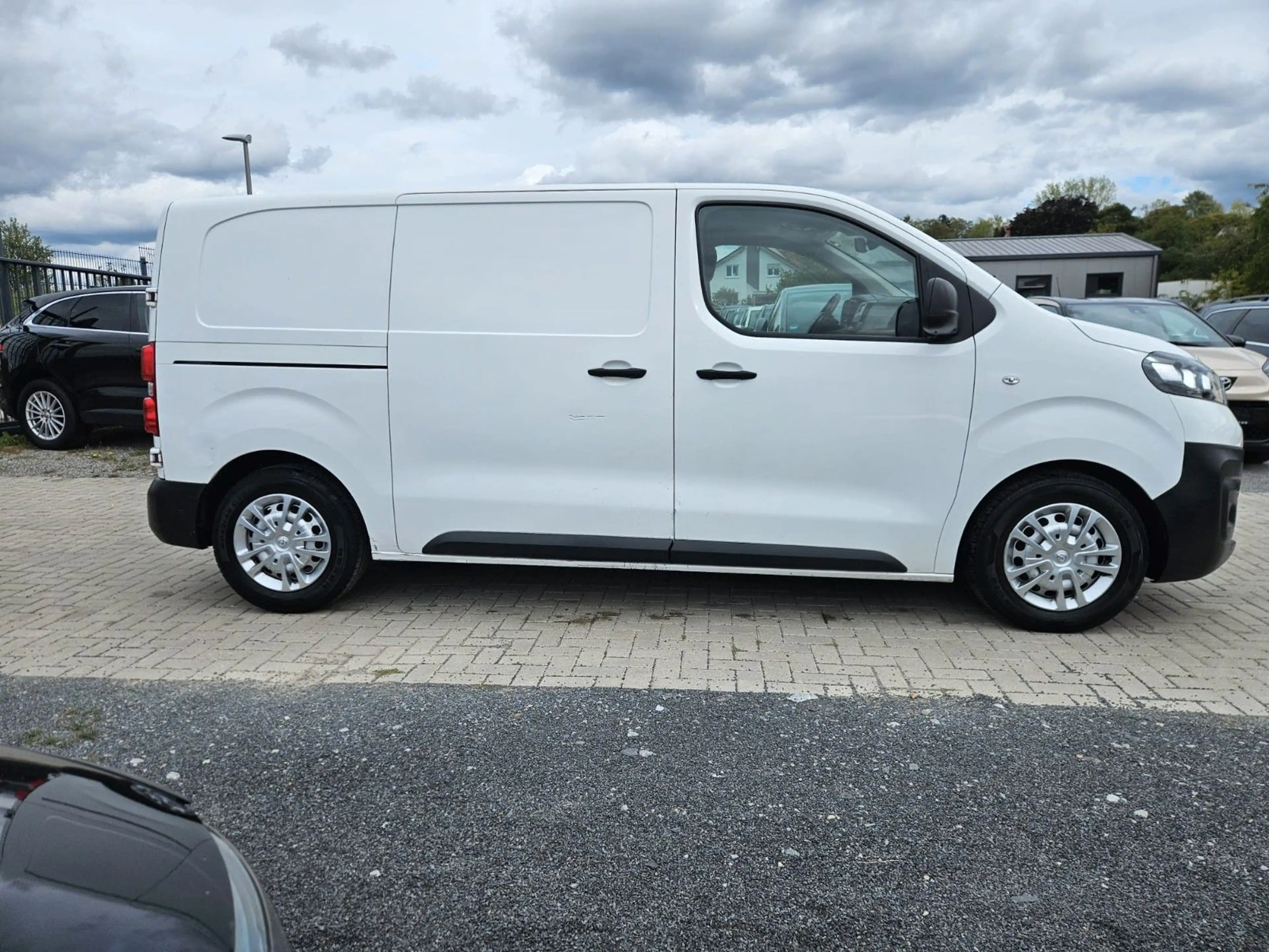 Opel Vivaro Kasten Edition M — photo 9