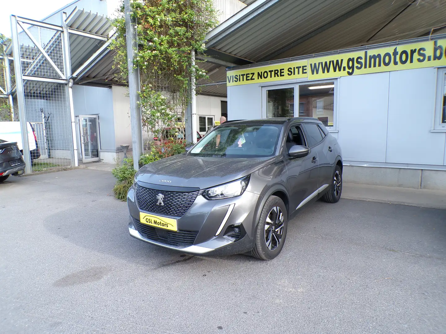 Peugeot 2008 1.2i 100cv Gris 01/21 54.705km Airco GPS Bluetooth Gris - 1
