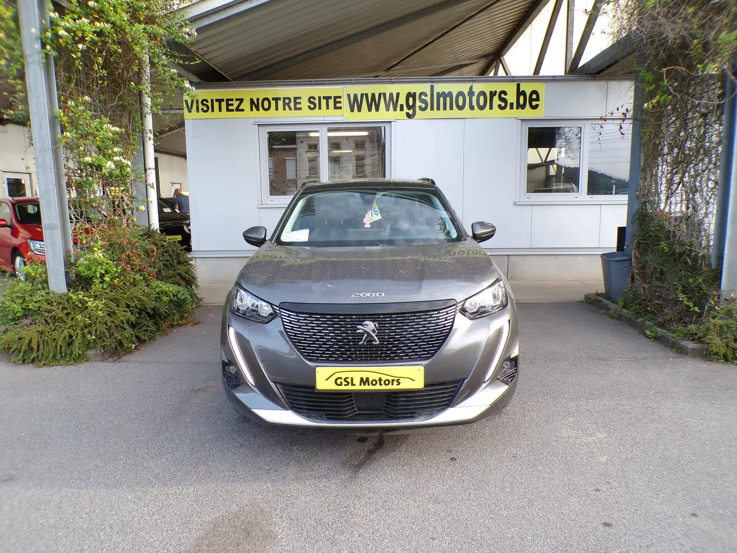 Peugeot 2008 1.2i 100cv Gris 01/21 54.705km Airco GPS Bluetooth Gris - 2