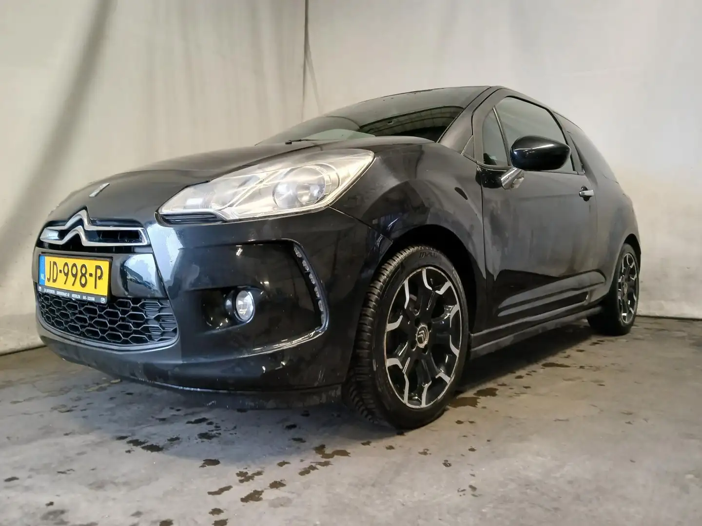 Citroen DS3 1.6 So Chic in Black SCHADEAUTO!! Negro - 2