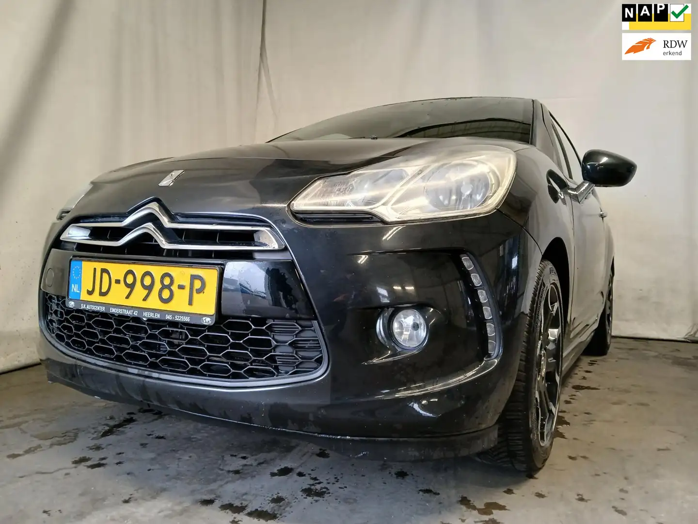 Citroen DS3 1.6 So Chic in Black SCHADEAUTO!! Negro - 1