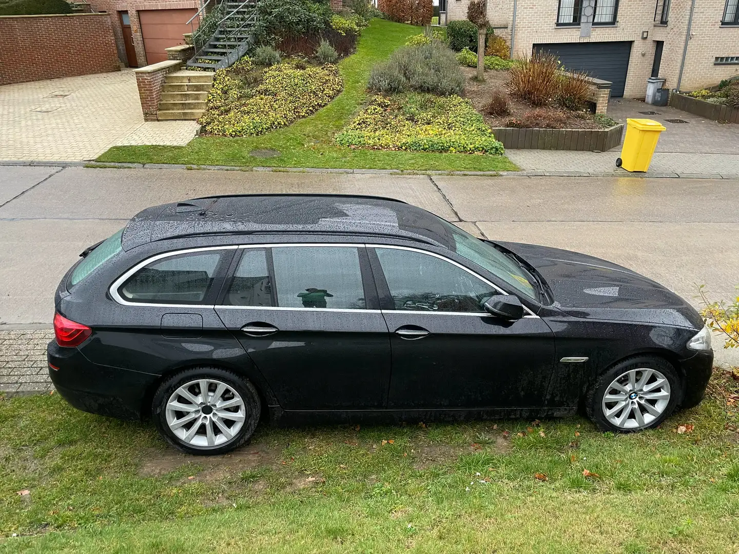 BMW 520 520d xDrive Touring Aut. Luxury Line Zwart - 1