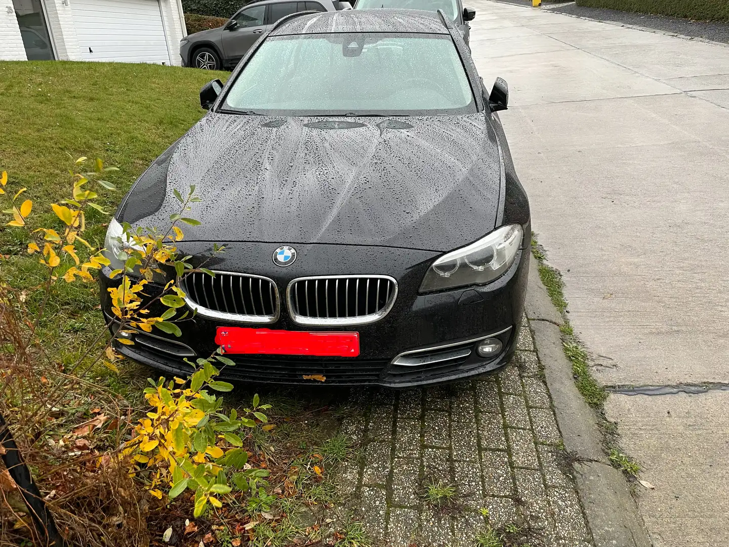 BMW 520 520d xDrive Touring Aut. Luxury Line Zwart - 2