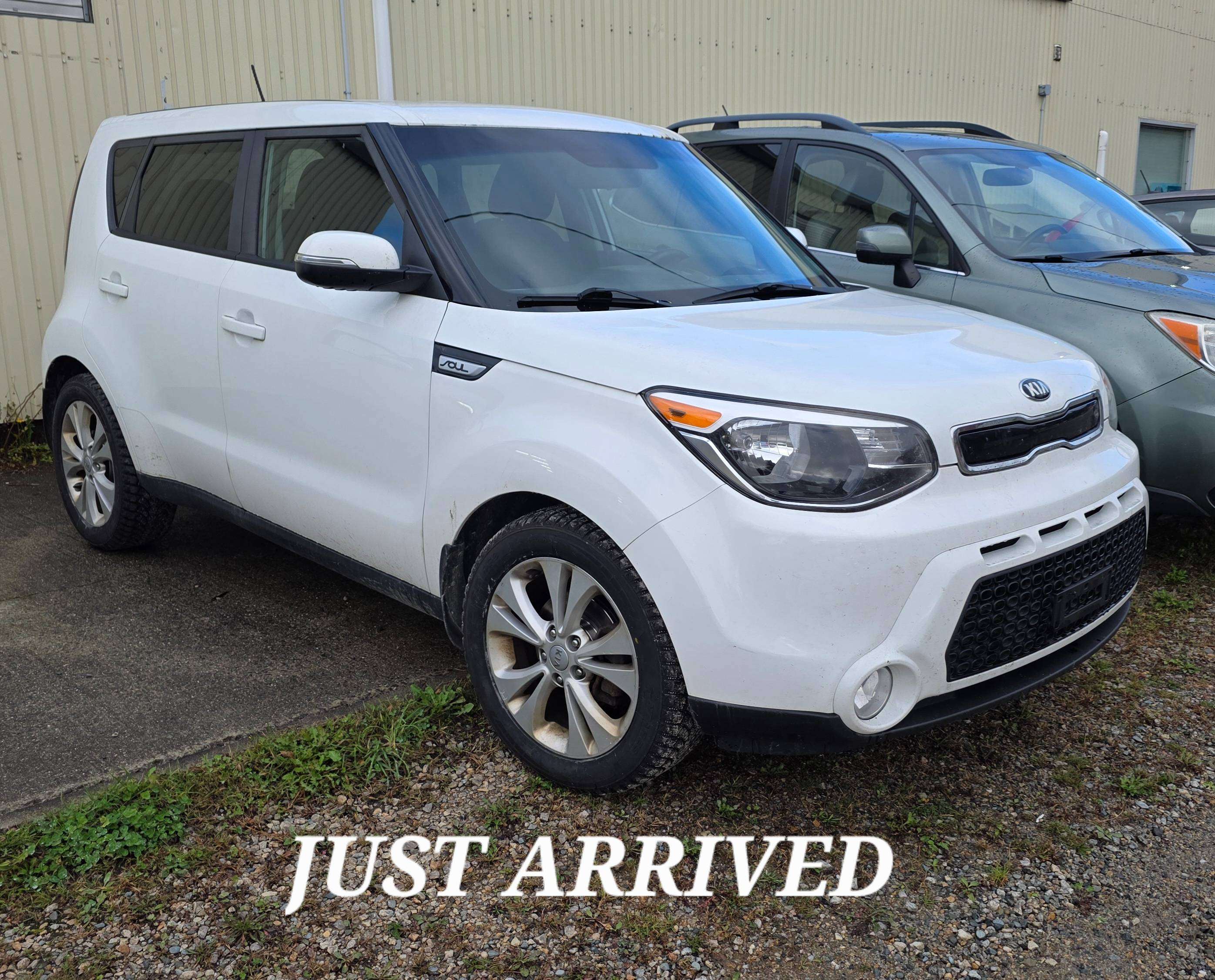 White 2016 Kia Soul Wagon Front-Wheel Drive Automatic