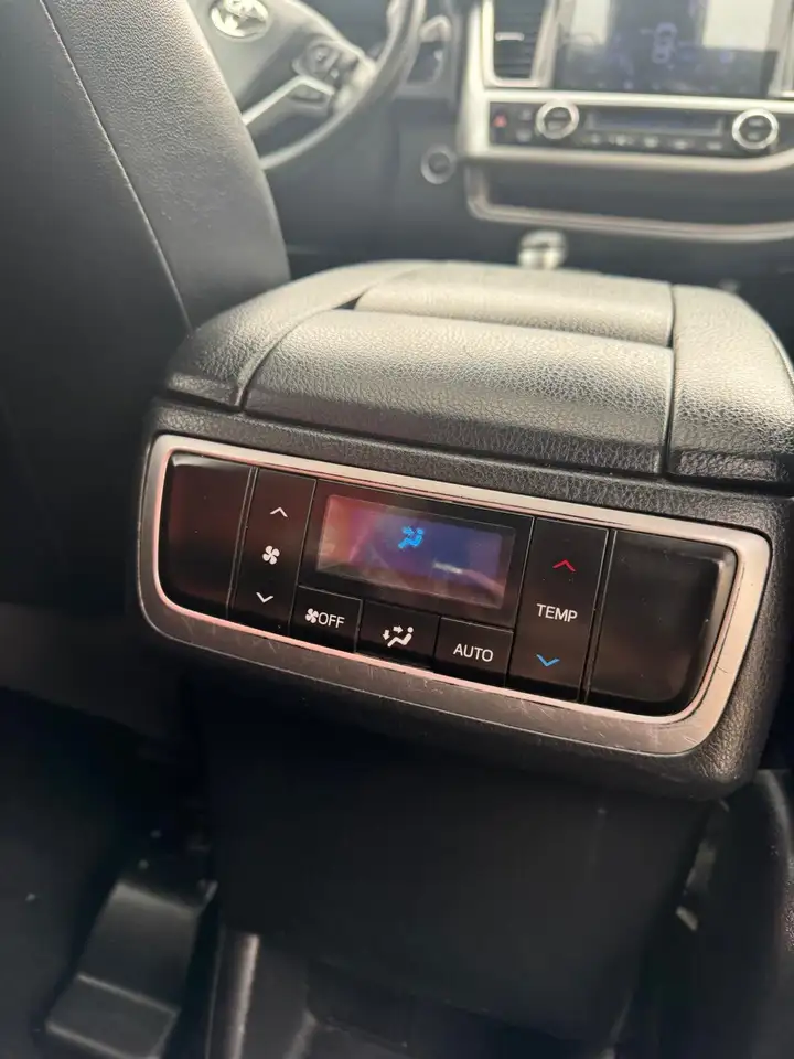 Toyota Highlander снимка Toyota Highlander