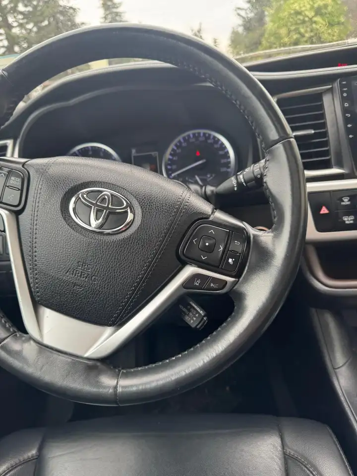 Toyota Highlander снимка Toyota Highlander
