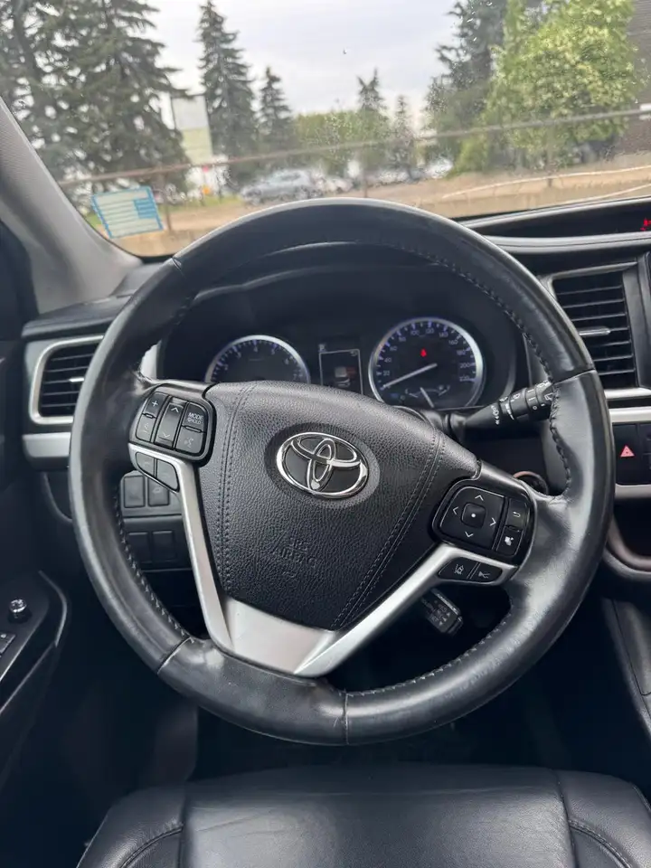 Toyota Highlander снимка Toyota Highlander