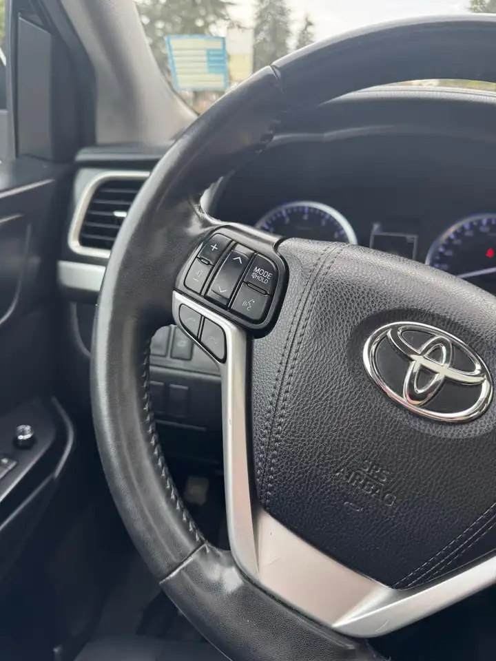 Toyota Highlander снимка Toyota Highlander