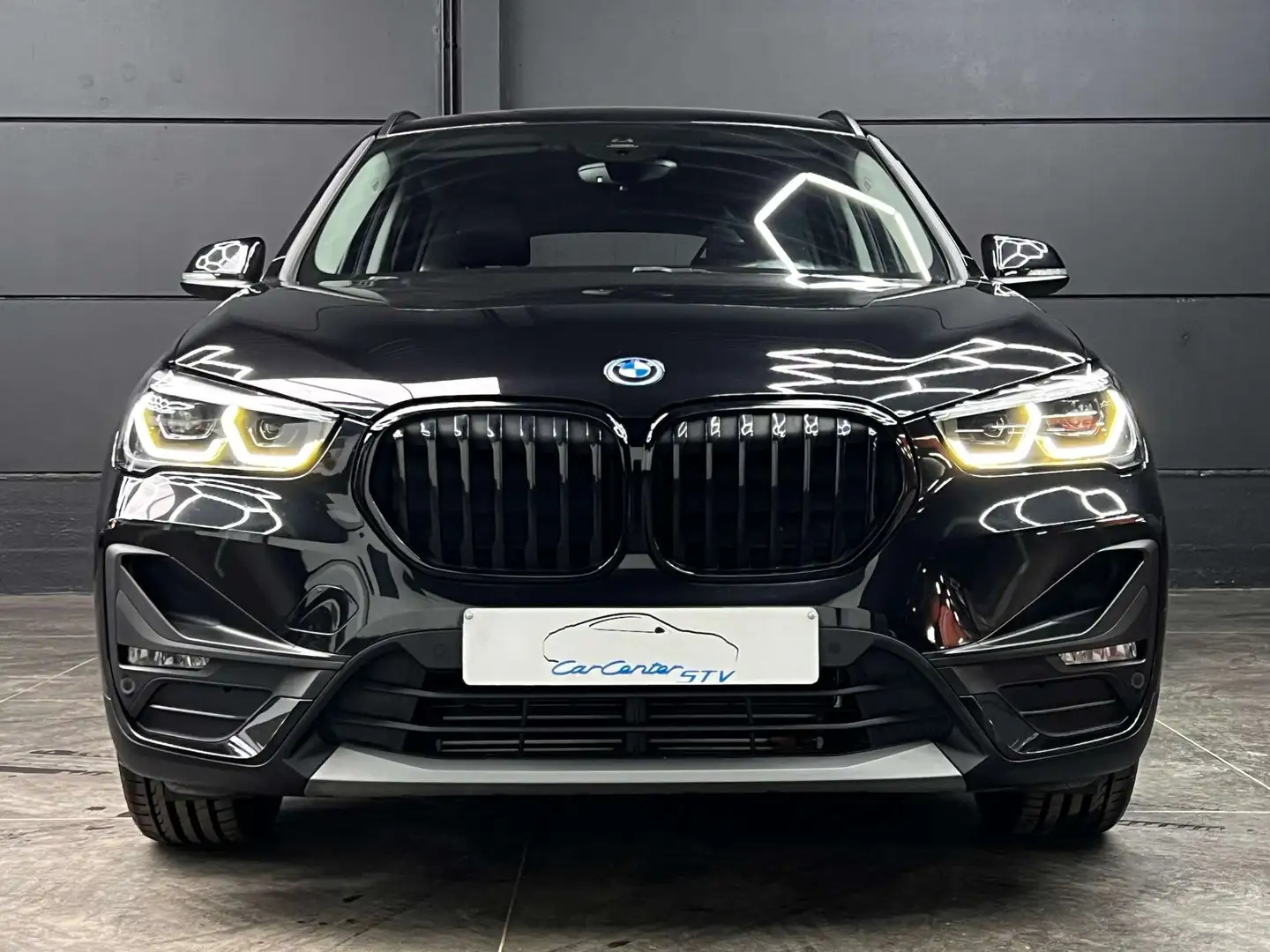 BMW X1 xDrive25e Hybrid / Leder / head up / LED Lights Noir - 2