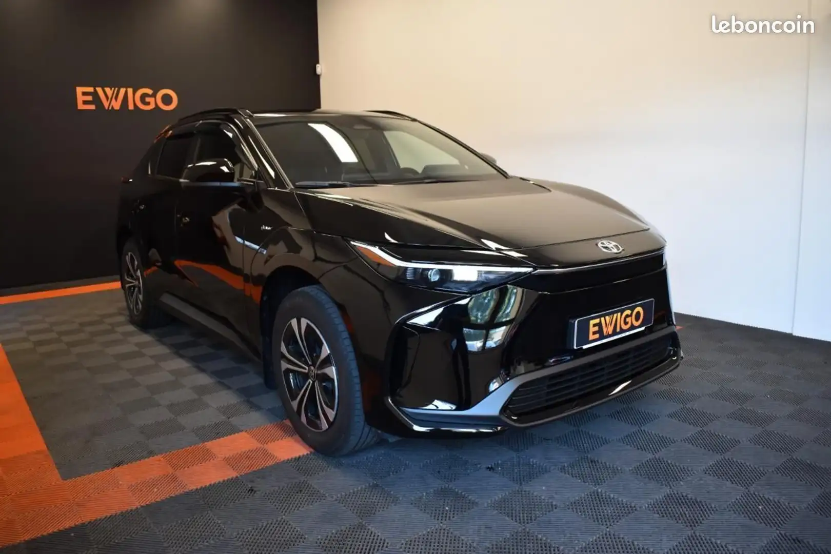 Toyota bZ4X ELECTRIC 205CH 99PPM 71.4KWH PURE BUSINESS 4X2 GAR Noir - 1