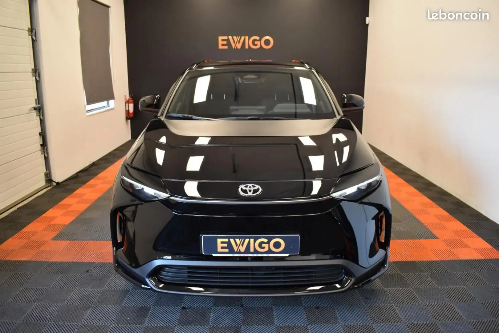 Toyota bZ4X ELECTRIC 205CH 99PPM 71.4KWH PURE BUSINESS 4X2 GAR Černá - 2