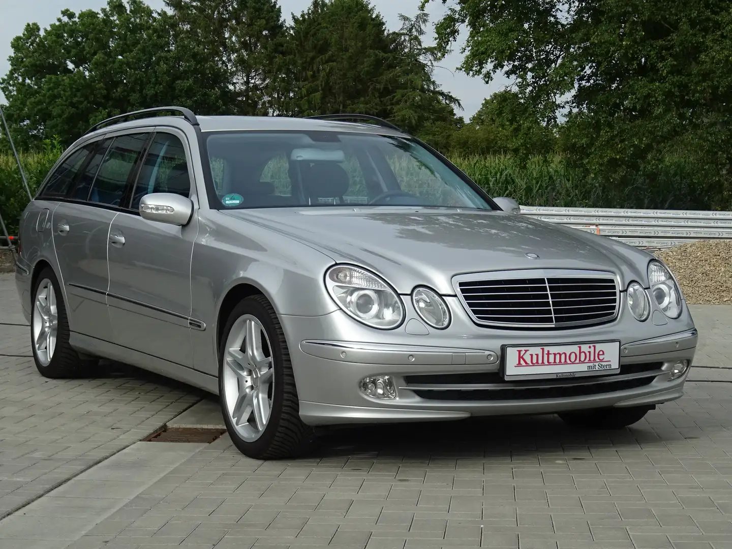 Mercedes-Benz E 200 E 200 T Kompressor (211.242) Silber - 1