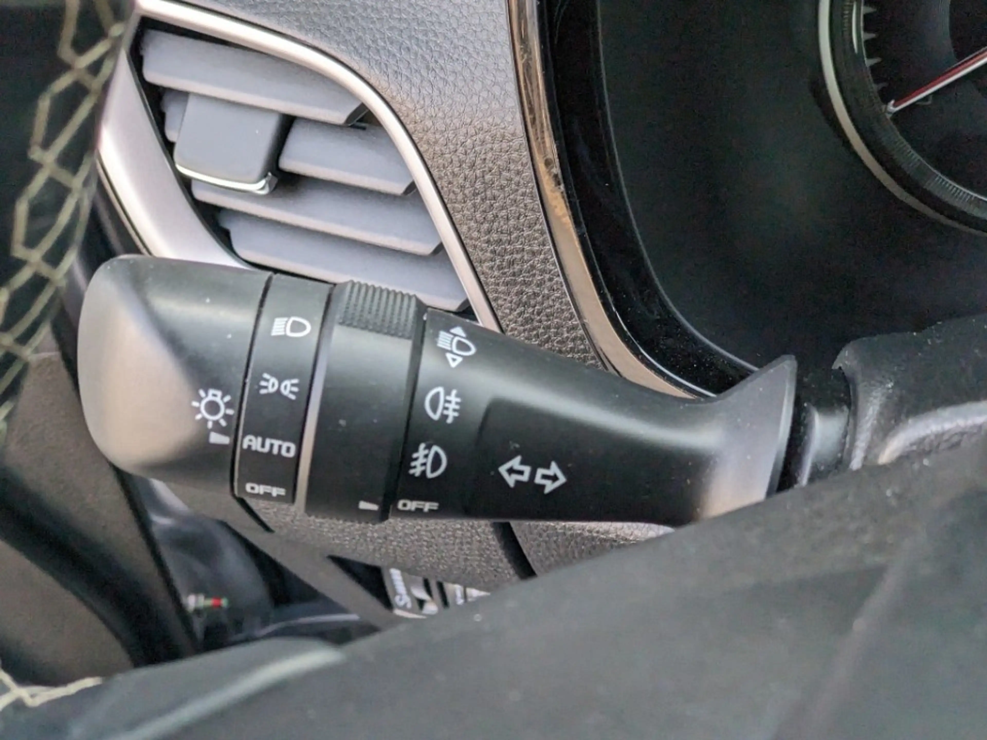 Isuzu D-Max 1.9l TDI Double Cab 4WD LSE AHK Leder Kamera LED — photo 11