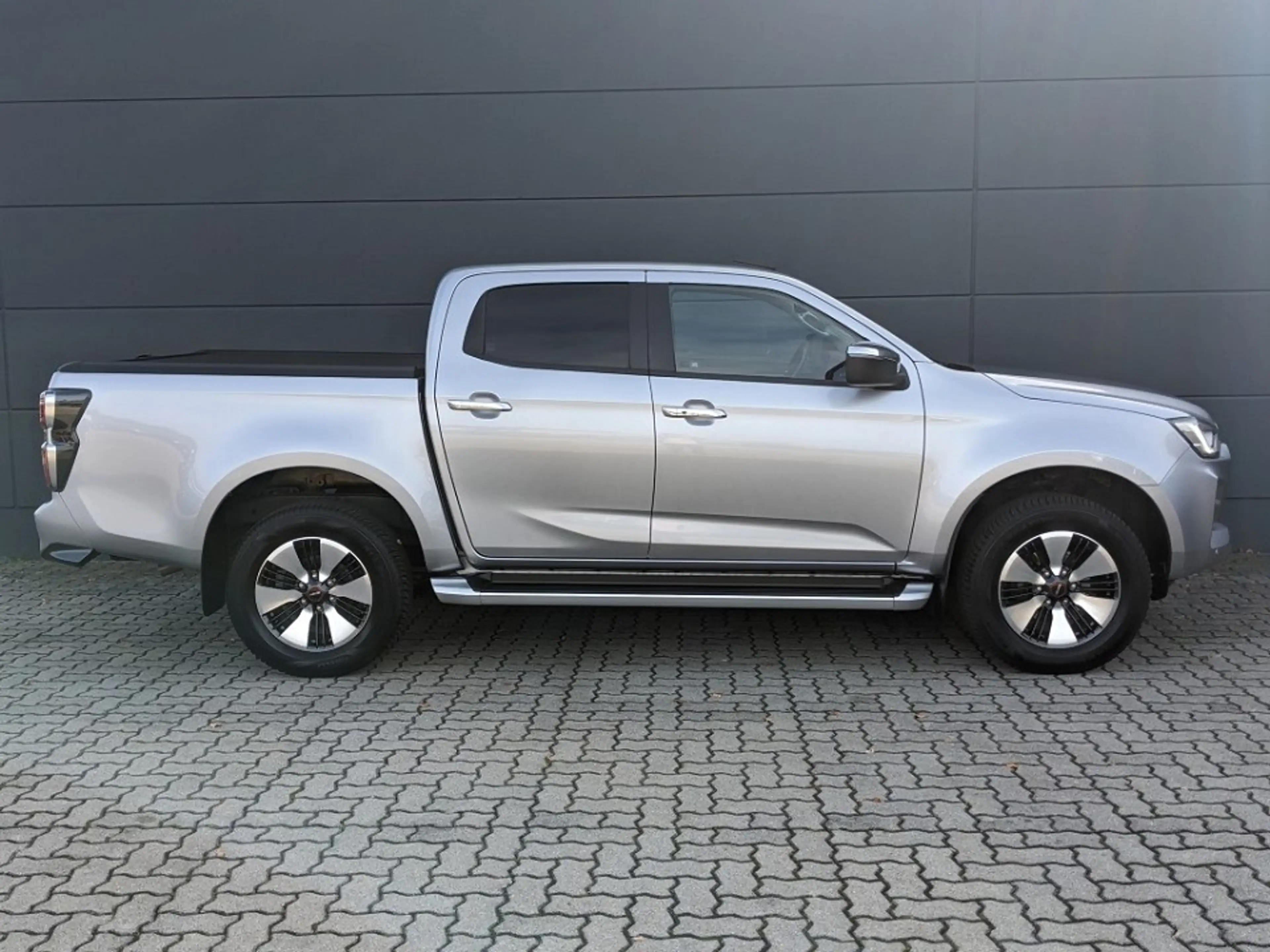 Isuzu D-Max 1.9l TDI Double Cab 4WD LSE AHK Leder Kamera LED — photo 6