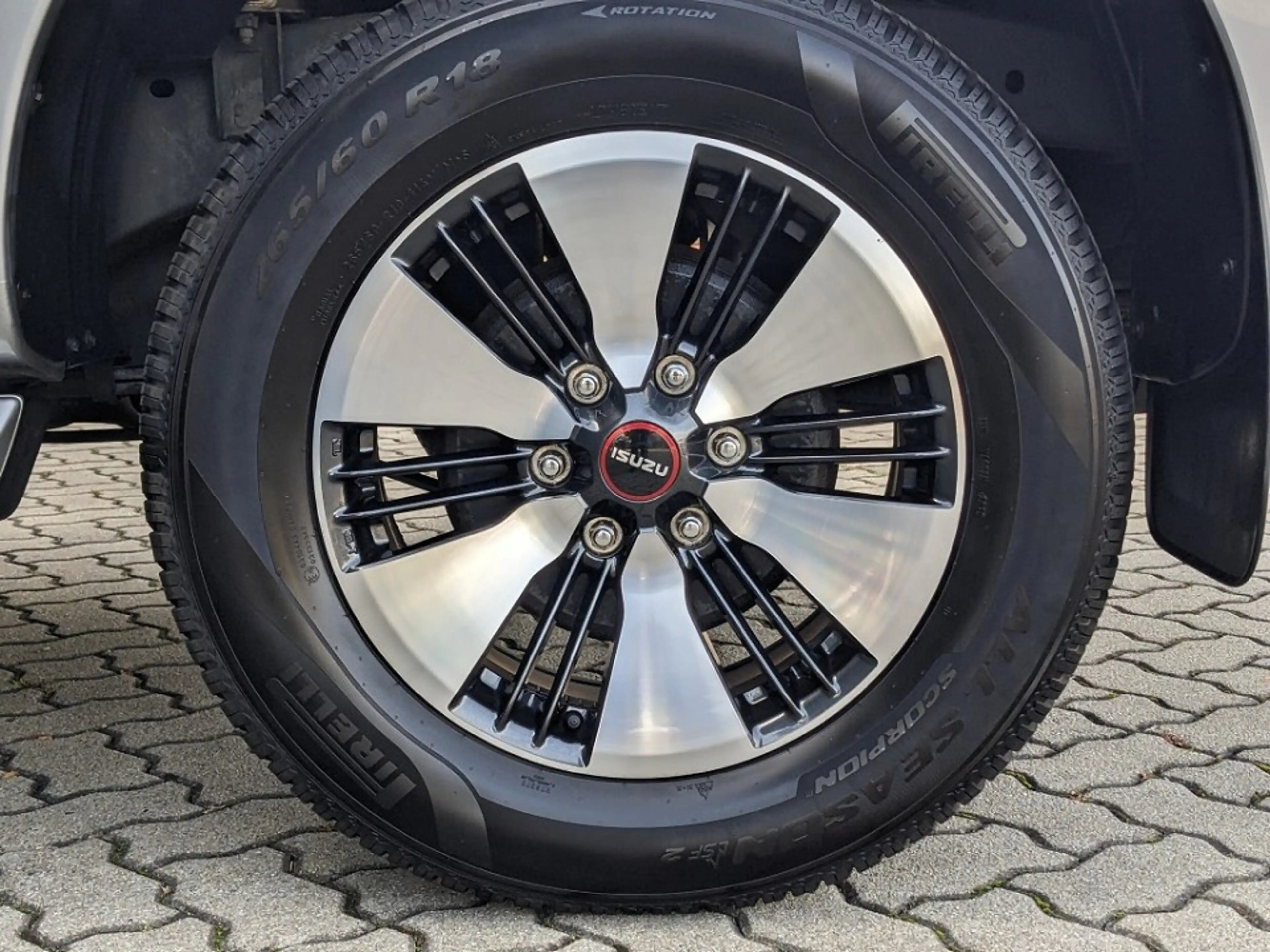Isuzu D-Max 1.9l TDI Double Cab 4WD LSE AHK Leder Kamera LED — photo 8
