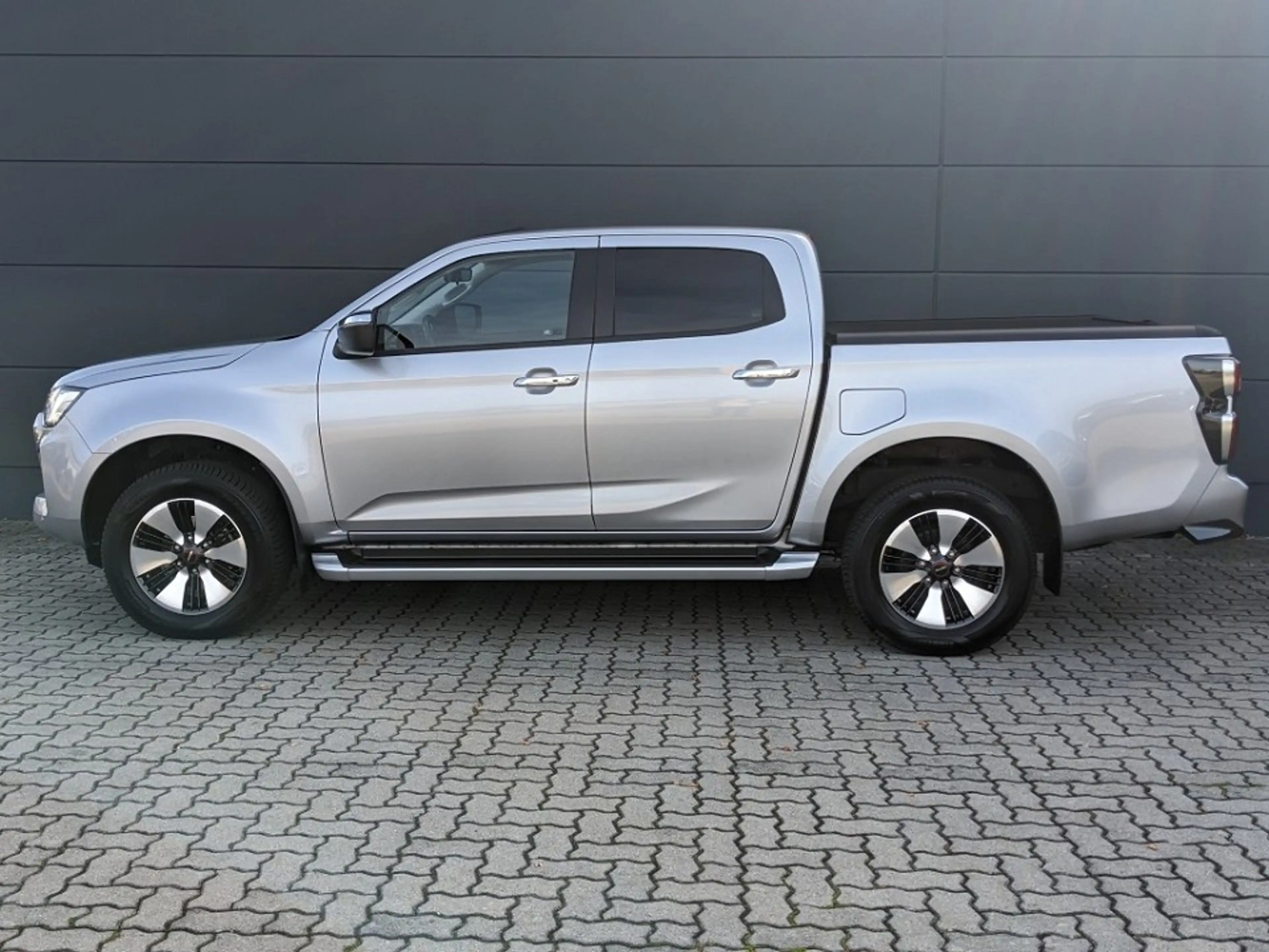 Isuzu D-Max 1.9l TDI Double Cab 4WD LSE AHK Leder Kamera LED — photo 3