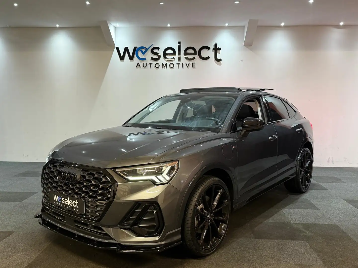 Audi Q3 Sportback 45 TFSI e RSQ3 Pakket l Pano l Matrix l Gris - 2