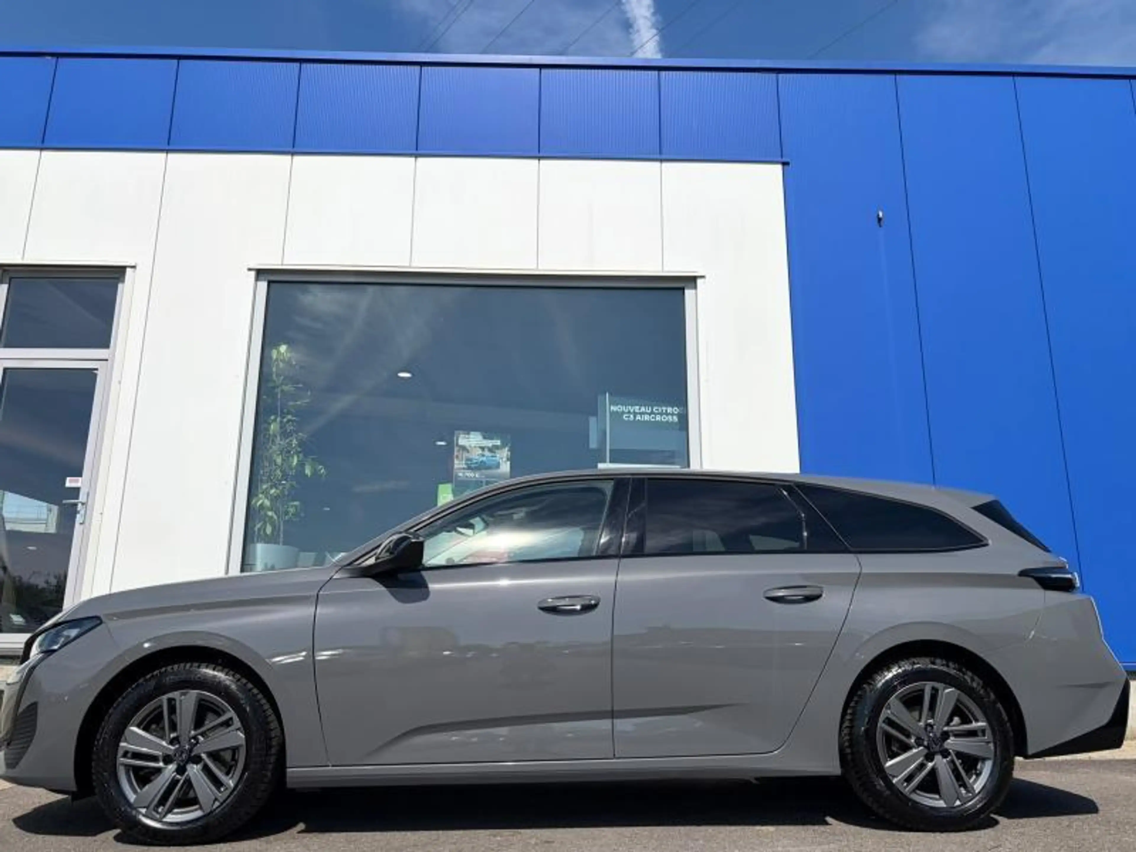 Peugeot 308 Allure / EAT8 / SW / 1.5 BlueH — photo 4